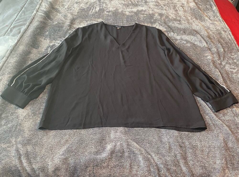 Nine West Women’s Black Long Sleeve V-neck Sz XL Open Arms